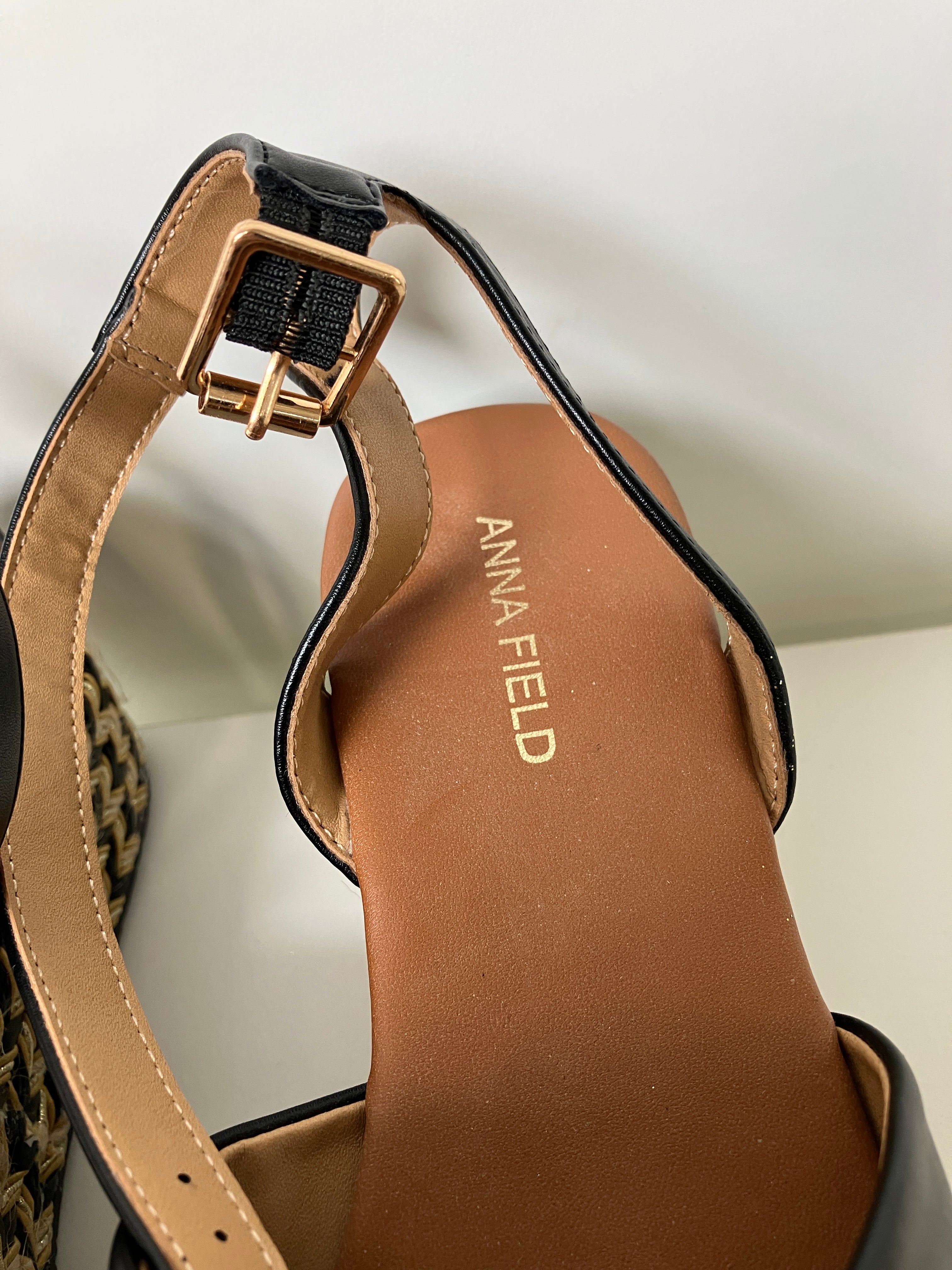 Anna Field Sandaler
